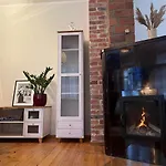 Cozy Flat With Fireplace