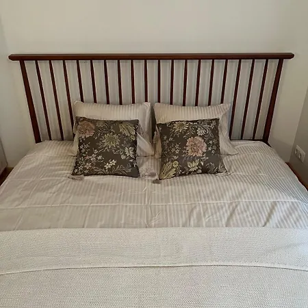 Cozy Flat With Fireplace *