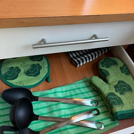 Cozy Flat With Fireplace *